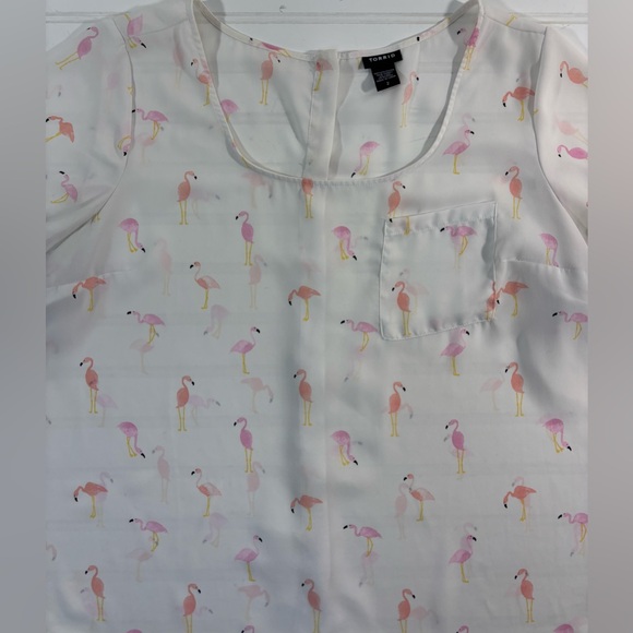 TORRID 2 Flamingo Short Sleeve Blouse Women's Size 2X Flowy Button Back Pocket - Picture 8 of 16